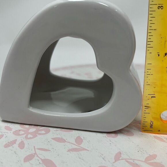 2 Valentine’s Galentine’s Day Heart Candle Holders White Ceramic NWT - Picture 8 of 9